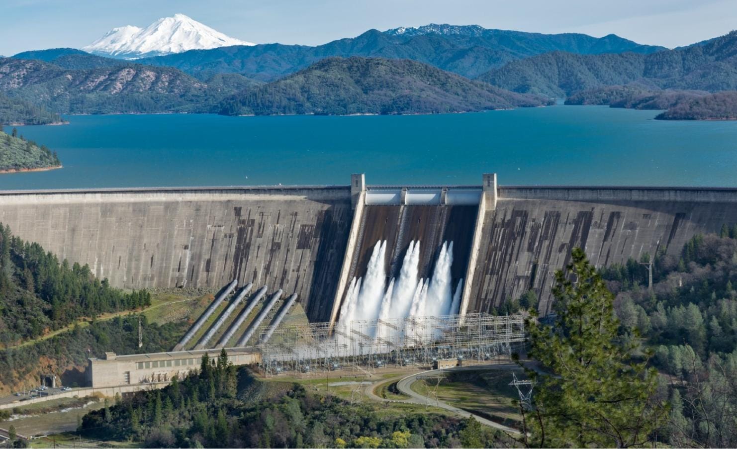 Perú - Ciudad costera y puente